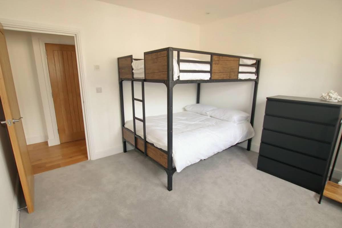 Modern Home For Small Groups By Stones Throw Apartments - Free Parking - Sea View Worthing Bagian luar foto