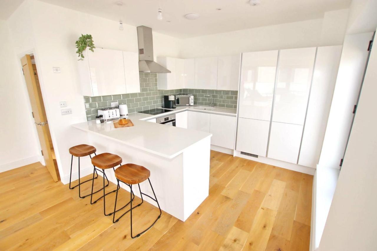 Modern Home For Small Groups By Stones Throw Apartments - Free Parking - Sea View Worthing Bagian luar foto