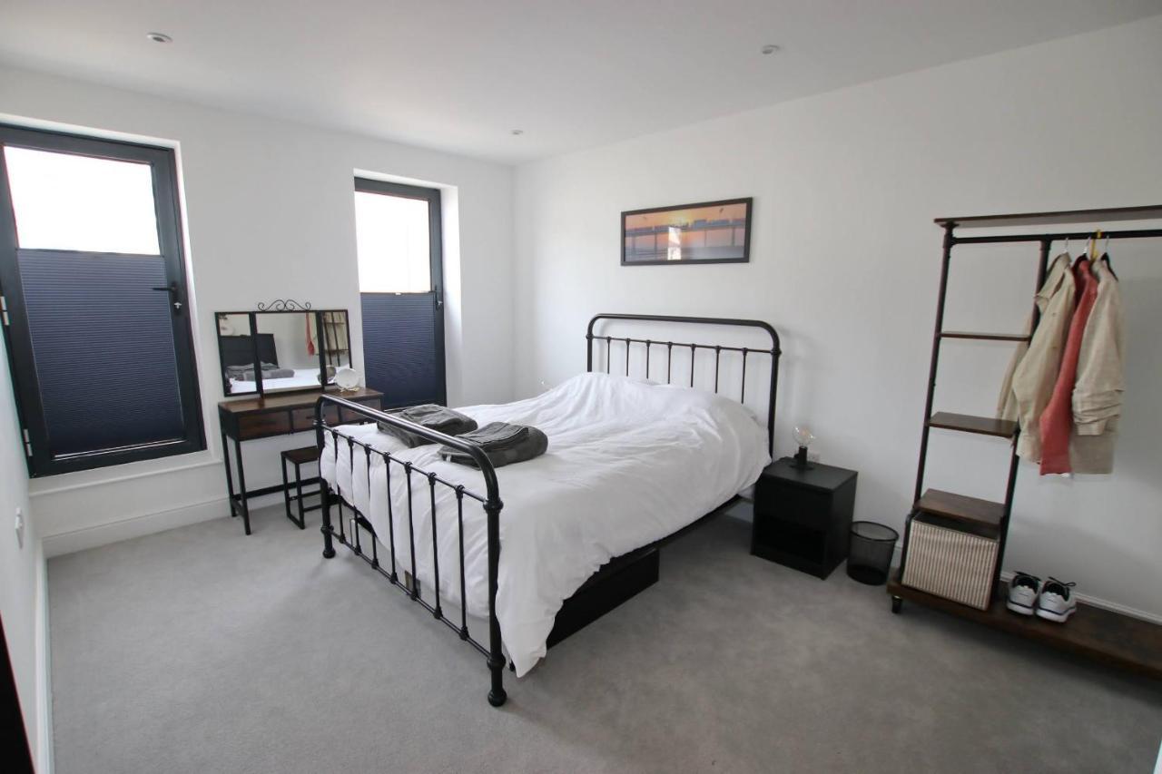 Modern Home For Small Groups By Stones Throw Apartments - Free Parking - Sea View Worthing Bagian luar foto