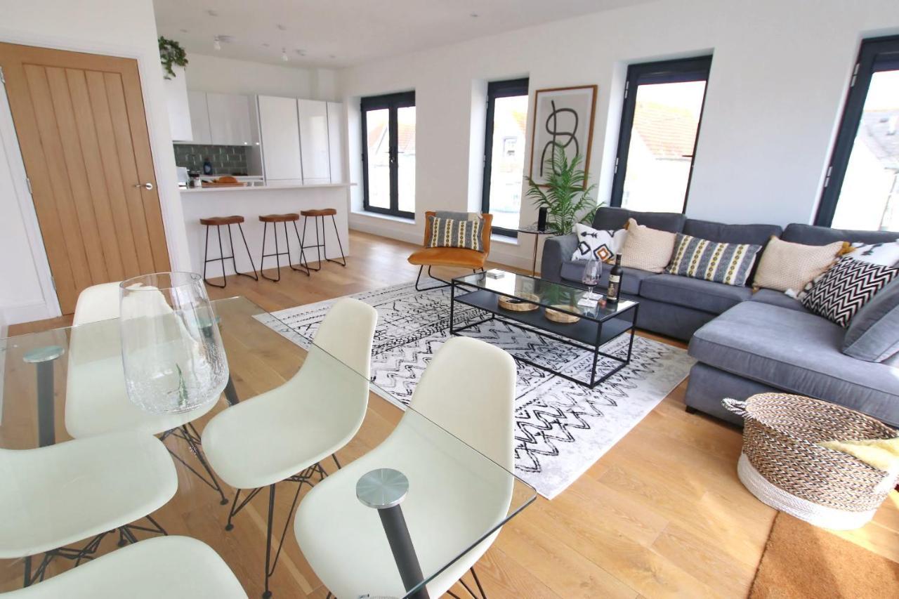 Modern Home For Small Groups By Stones Throw Apartments - Free Parking - Sea View Worthing Bagian luar foto
