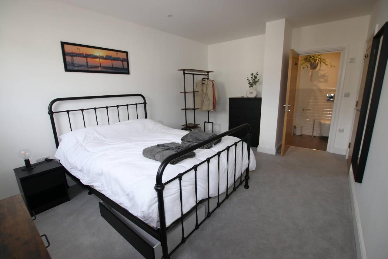 Modern Home For Small Groups By Stones Throw Apartments - Free Parking - Sea View Worthing Bagian luar foto